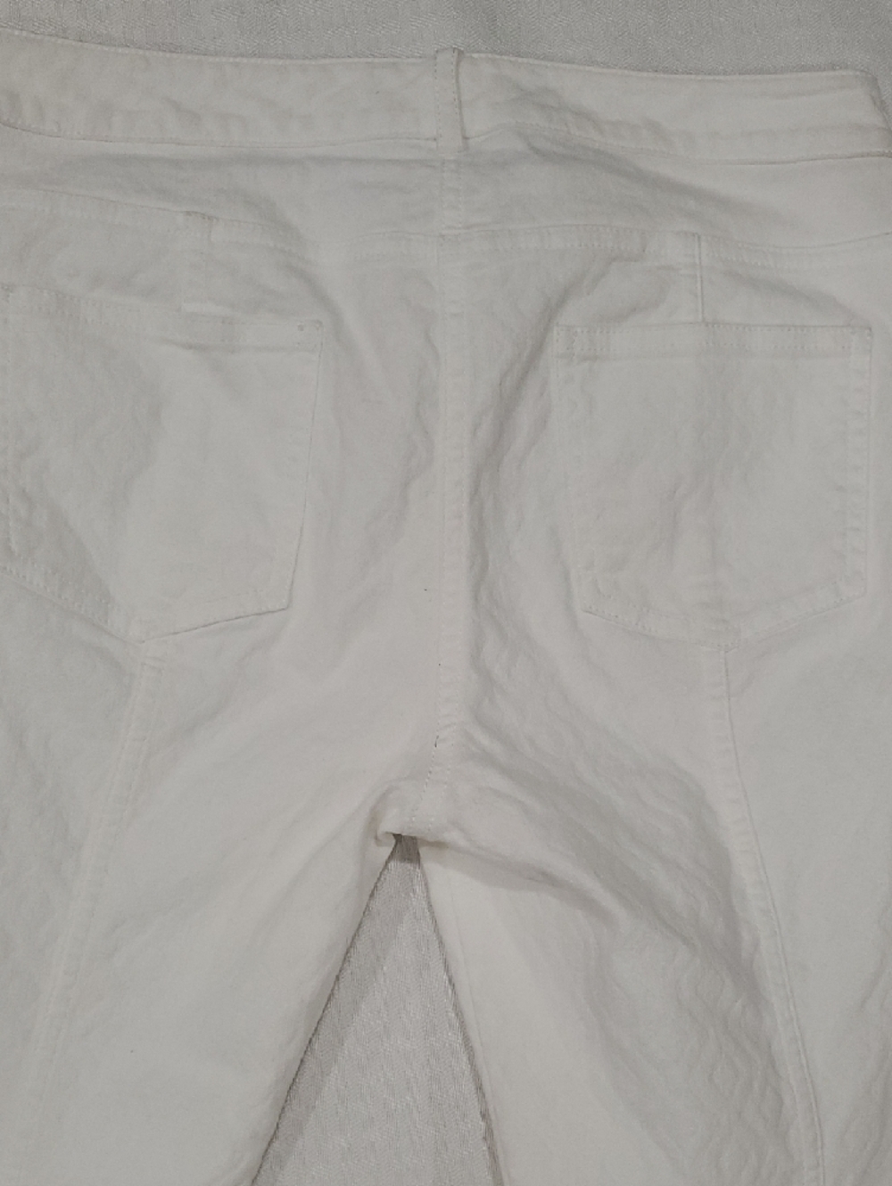 St. John Crisp White Cropped Ankle Jeans - Picture 8 of 12
